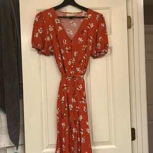 Universal Thread size M. Rust color above knee length with belt.